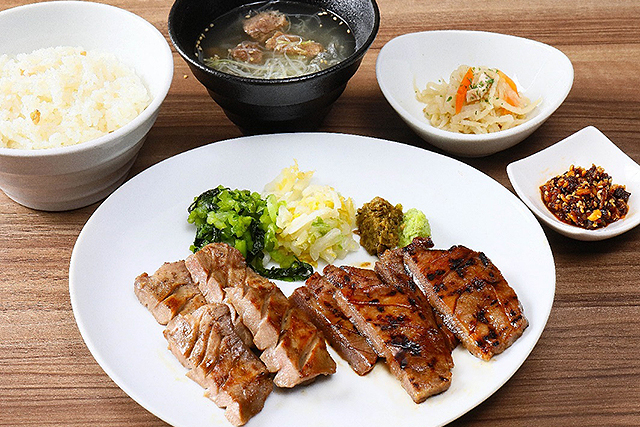 厚切り牛たん〈塩・味噌〉ミックス焼き定食