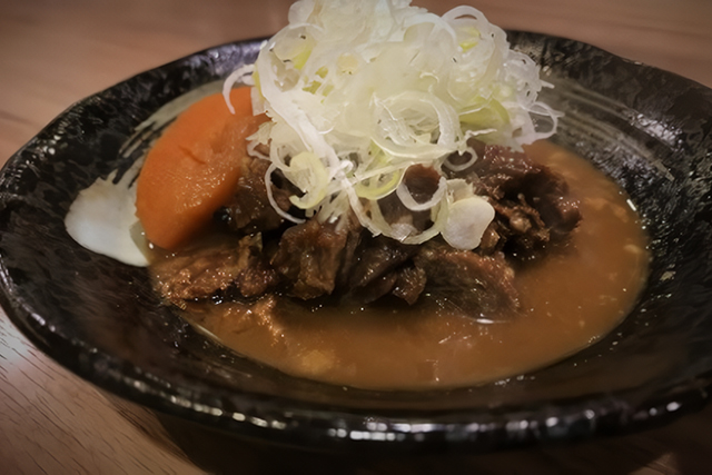 タンすじ煮込み